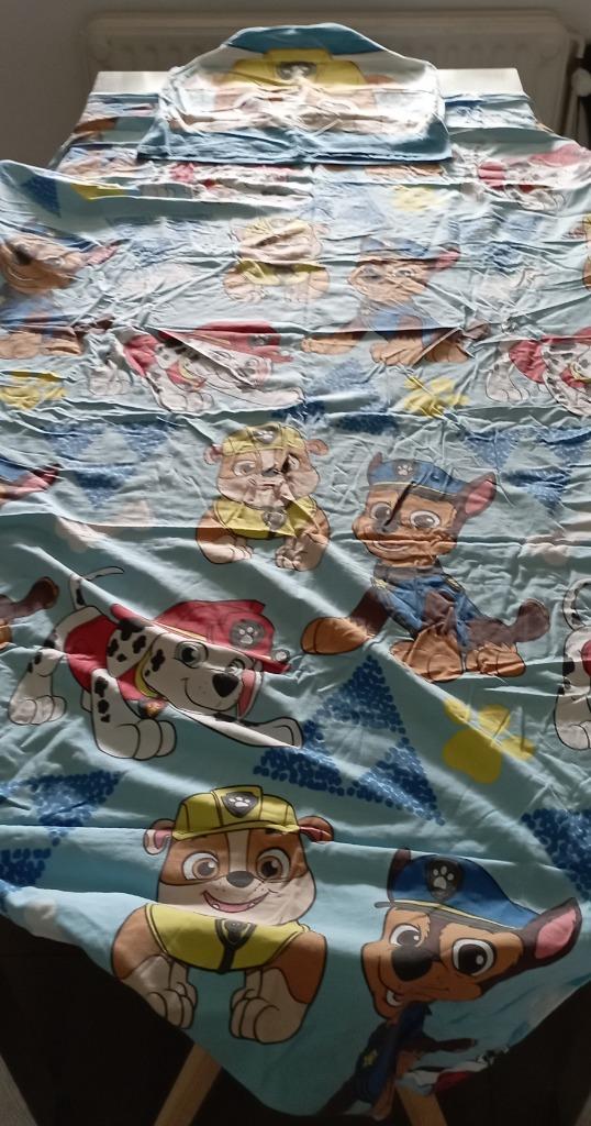 2 housses de couette, Kinderen en Baby's, Kinderkamer | Beddengoed, Zo goed als nieuw, Kussen, Overige kleuren, Jongetje of Meisje