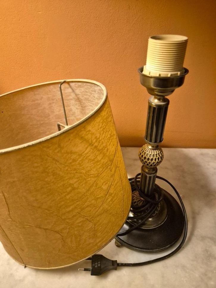 Vintage messing tafellamp met kap, Huis en Inrichting, Lampen | Tafellampen, Zo goed als nieuw, 50 tot 75 cm, Metaal, Stof, Overige materialen