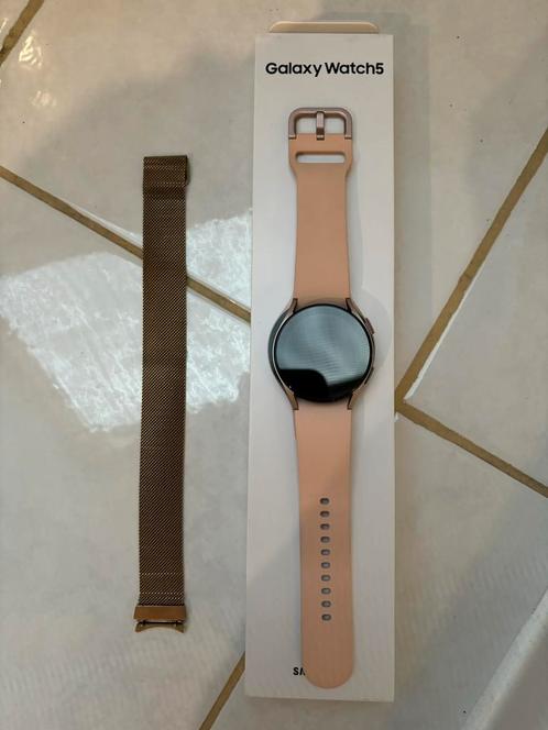 Samsung Galaxy Watch5 (40mm), Handtassen en Accessoires, Smartwatches, Zo goed als nieuw, Android, Roze, Waterdicht, Ophalen of Verzenden