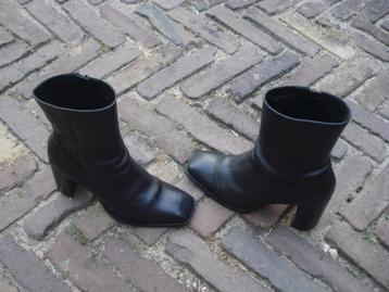 BOTTES À TALONS CARRÉS EN CUIR NOIR TAILLE 37 LIVRAISON GRAT