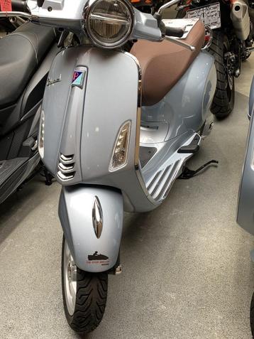 Vespa Primavera 125 cc disponible aux enchères