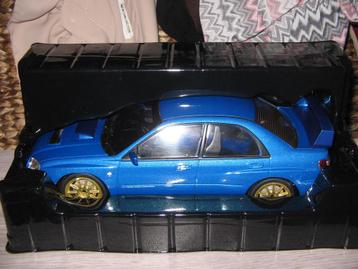 diverse modelauto's op 1/18 beschikbaar voor biedingen