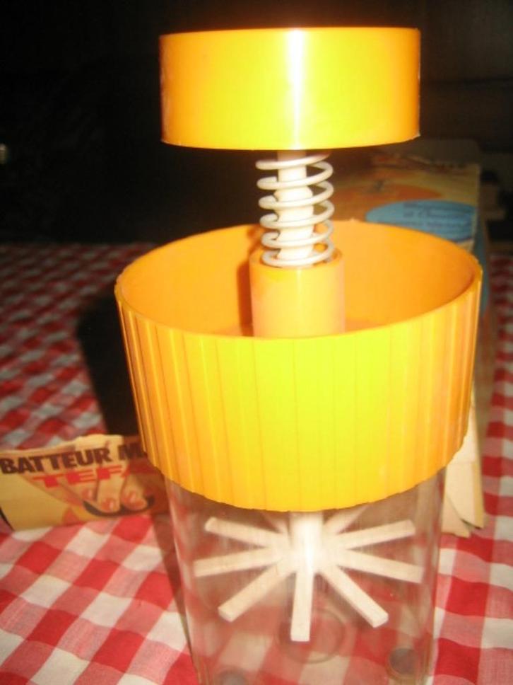 Majonaiseklopper -Tefal-in sterke PVC, Antiquités & Art, Antiquités | Ustensiles de cuisine, Enlèvement