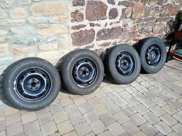 4 Pneus hivers sur jantes 14 pouces beschikbaar voor biedingen
