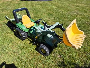 Traptractor met kipwagen beschikbaar voor biedingen