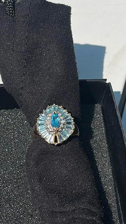 Blauw topaz en diamanten een steen ontbreekt cocktail ring, Handtassen en Accessoires, Ringen, Gebruikt, Dame, Kleiner dan 17