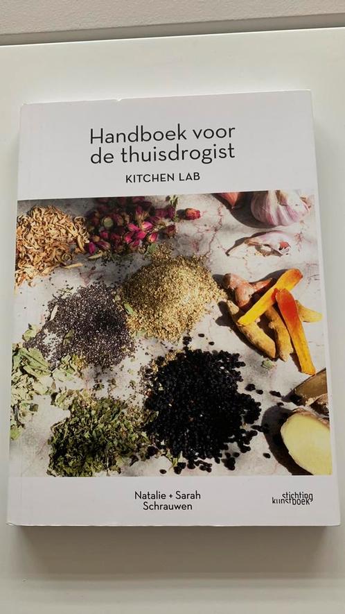 Natalie Schrauwen - Kitchen Lab - handboek thuisdrogist, Livres, Livres Autre, Utilisé, Enlèvement ou Envoi