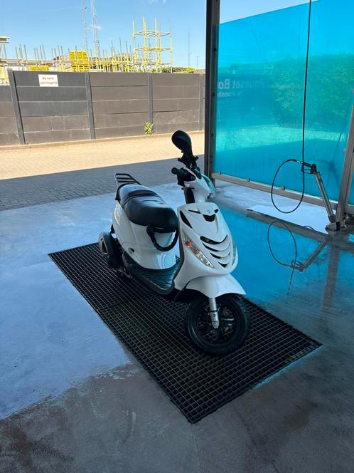 Piaggio Zip Injectie Euro 5 – 50cc Geel kenteken / B-klasse, Fietsen en Brommers, Scooters | Piaggio, Gebruikt, Zip, Klasse B (45 km/u)