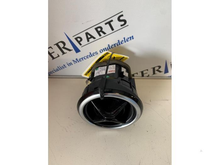 Grille aération tableau de bord d'un Mercedes B-Klasse, Autos : Pièces & Accessoires, Tableau de bord & Interrupteurs, Mercedes-Benz