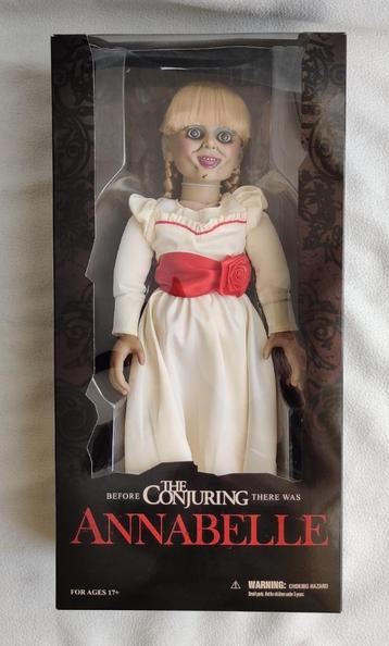 The Conjuring Annabelle mezco toys beschikbaar voor biedingen