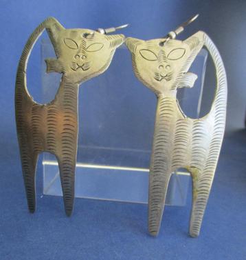 O-1-KAT: Veredeld metaal Lengte 7 cm. / 3½ cm. beschikbaar voor biedingen