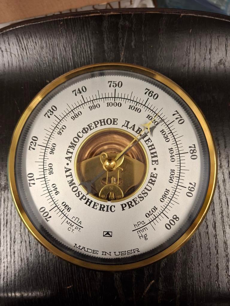 Russische barometer, Ophalen, Barometer