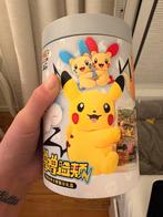 Pokemon knuffel + kaart + 2 nieuwe pakjes, Verzamelen, Ophalen of Verzenden, Zo goed als nieuw