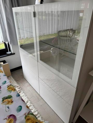 Vitrines IKEA beschikbaar voor biedingen