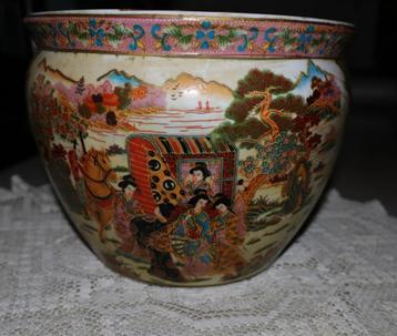 mooie Chinese cache pot beschilderd met Chinese taferelen beschikbaar voor biedingen