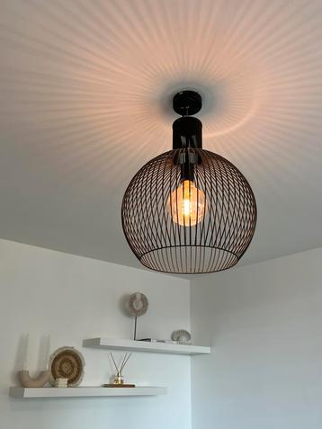 Zwarte hanglamp beschikbaar voor biedingen