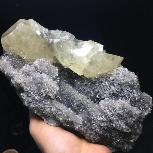 Yellow Calcite Crystals on Smoky Quartz, Collections, Minéraux & Fossiles, Envoi