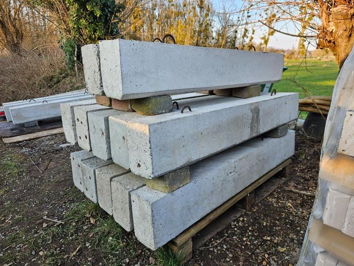 15 Zware Betonnen Lateien/ Slaghouten, Doe-het-zelf en Bouw, Overige Doe-Het-Zelf en Bouw, Nieuw, Ophalen