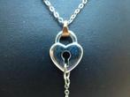 collier en métal argenté avec coeur, Autres matériaux, Avec pendentif, Utilisé, Autres couleurs