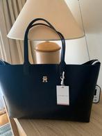 Tommy Hilfiger iconische marineblauwe draagtas, Handtassen en Accessoires, Tassen | Damestassen, Ophalen, Nieuw, Blauw, Shopper