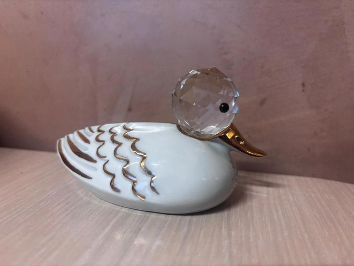 Swarovski beeldje met limoges en afgewerkt met goud, Verzamelen, Swarovski, Zo goed als nieuw, Figuurtje, Ophalen of Verzenden