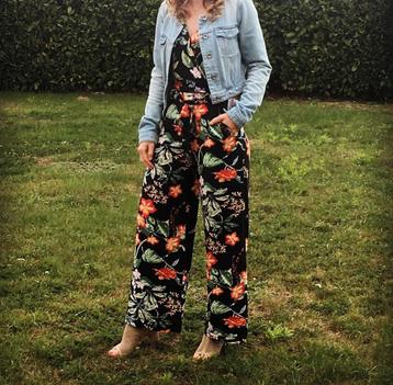 Jumpsuit beschikbaar voor biedingen