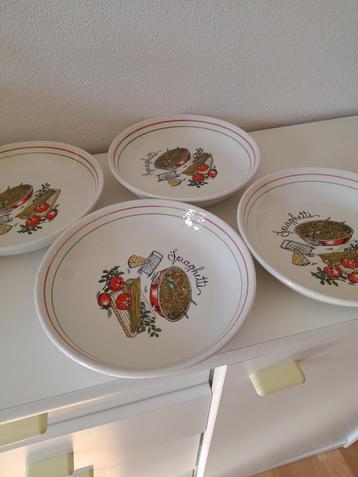 4 retro spagetti borden beschikbaar voor biedingen
