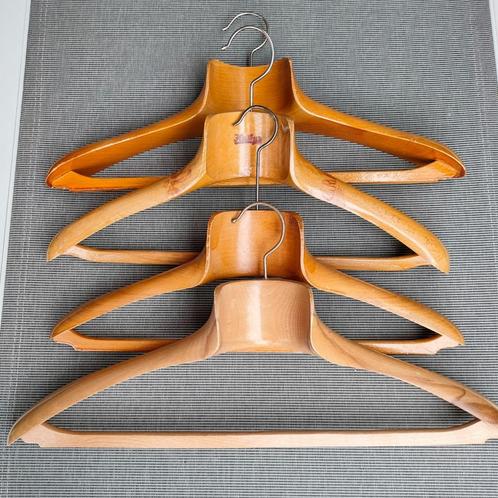 4 vintage houten kleerhangers (kapstokken), Huis en Inrichting, Woonaccessoires | Kapstokken, Gebruikt, Overige typen, Hout, Ophalen of Verzenden