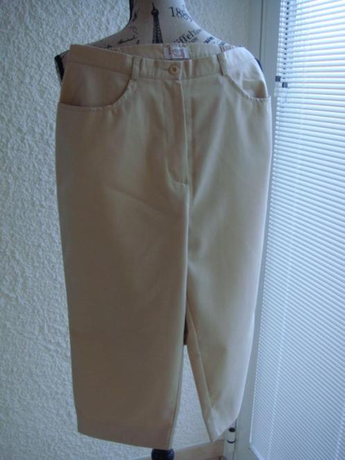 Pantacourt beige. Marque:" Berger du nord". Taille 40, Kleding | Dames, Broeken en Pantalons, Zo goed als nieuw, Maat 38/40 (M)