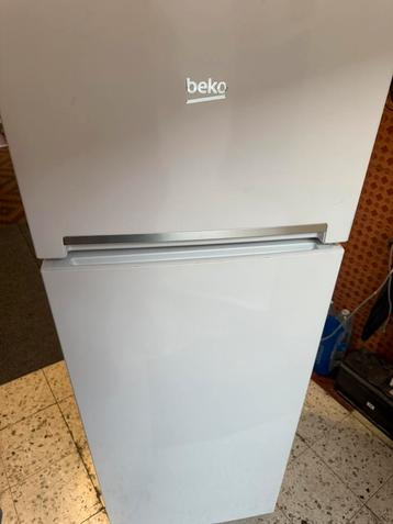 Koelkast + diepvries “BEKO”, Elektronische apparatuur, Koelkasten en IJskasten, Ophalen, Gebruikt, 100 tot 150 liter, 140 tot 160 cm