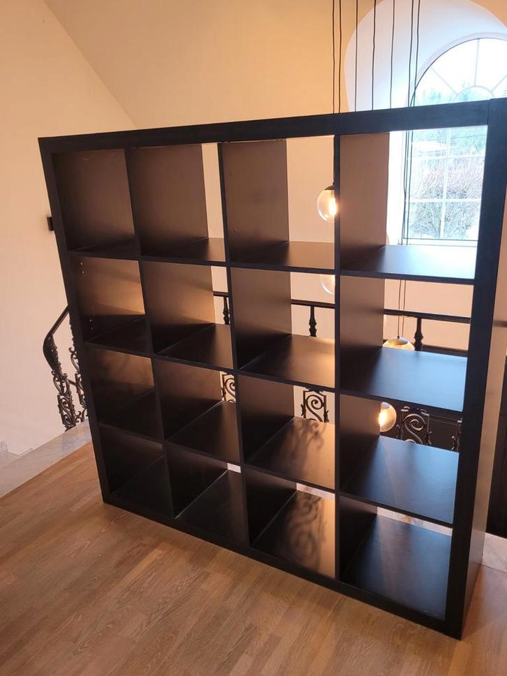 Kallax kast zwartbruin 16 vakken met 3 deurtjes, Huis en Inrichting, Kasten | Boekenkasten, Ophalen