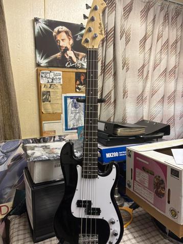 Bass short scale beschikbaar voor biedingen