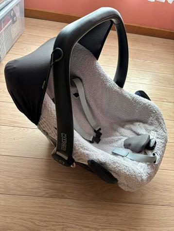 Maxi cosi met koeka hoes beschikbaar voor biedingen