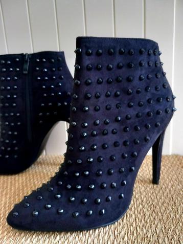 stiletto enkellaars met metalen studs, nubuck, NIEUW ! beschikbaar voor biedingen