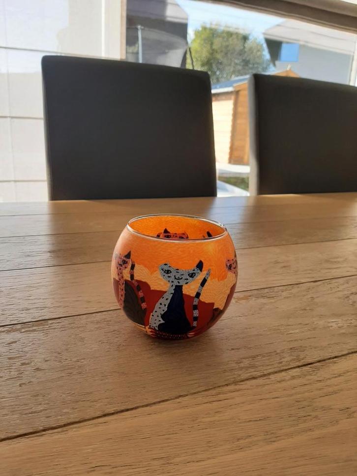 Oranje glazen theelicht houder met geschilderde poezen, Huis en Inrichting, Lampen | Tafellampen, Zo goed als nieuw, Minder dan 50 cm