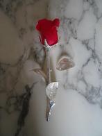Rose rouge décorative en métal argenté., Antiquités & Art, Enlèvement ou Envoi