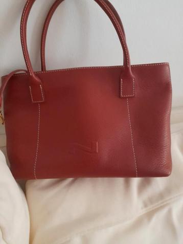 Petit sac Nathan très élégant de couleur bordeau. 50 euros  beschikbaar voor biedingen