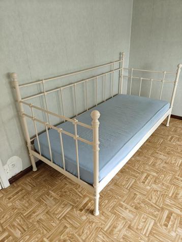 Kinderbed of logeerbed disponible aux enchères