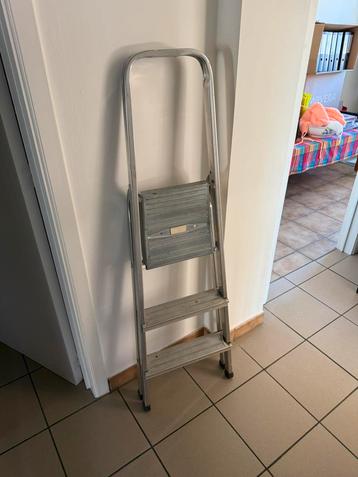 Kleine huisladder beschikbaar voor biedingen