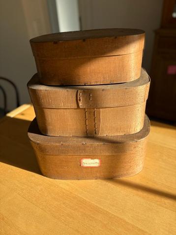 3st mooie antieke houten dozen  beschikbaar voor biedingen