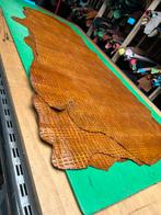 6 cognac kalfs leer  1.3mm dik stug kroko print A469 tot 474, Hobby en Vrije tijd, Stoffen en Lappen, Ophalen of Verzenden, Zo goed als nieuw