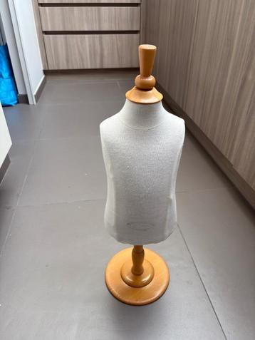 Paspop voor kinderkleding in hout en stof beschikbaar voor biedingen