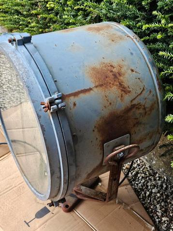 Vintage Sovjet-schijnwerper/zoeklicht met prismatisch glas  beschikbaar voor biedingen
