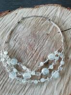 Collier blanc fait main avec diverses perles de verre, Bijoux, Sacs & Beauté, Colliers, Comme neuf, Autres matériaux, Enlèvement ou Envoi