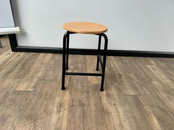 Houten kruk 51cm hoog beschikbaar voor biedingen