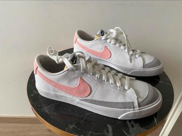 Nike blazer low neuves et authentiques, Neuf, Enlèvement ou Envoi, Autres couleurs, Nike