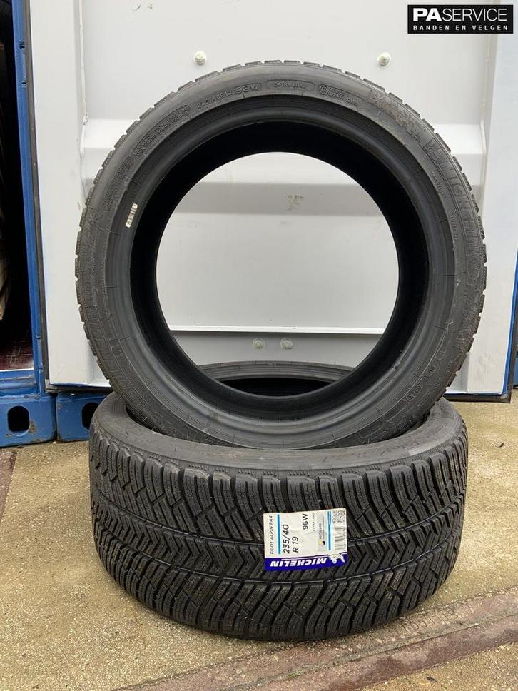 2x Nieuwe Michelin 235 40 19 Winterbanden, Autos : Pièces & Accessoires, Pneus & Jantes, Pneus et Jantes, Pneus hiver, 19 pouces