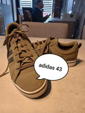 Schoenen 43 van adidas  beschikbaar voor biedingen