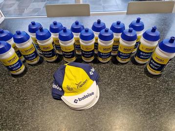 koers bidons en petjes - nieuw - 1 euro per bidon beschikbaar voor biedingen