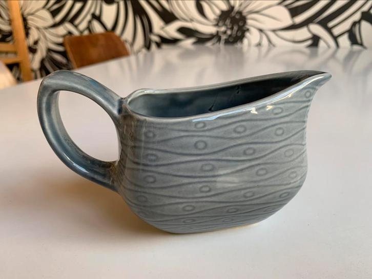 Pot à lait Boch Freres Belgium New Time gris bleu, Antiquités & Art, Antiquités | Céramique & Poterie, Enlèvement ou Envoi